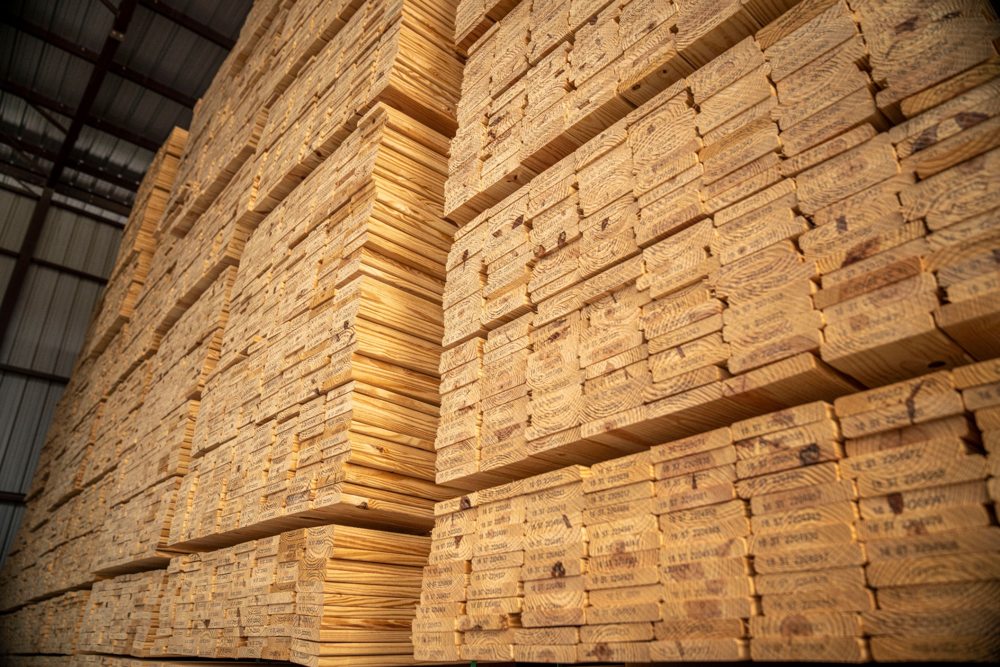 Tablas de madera almacenadas